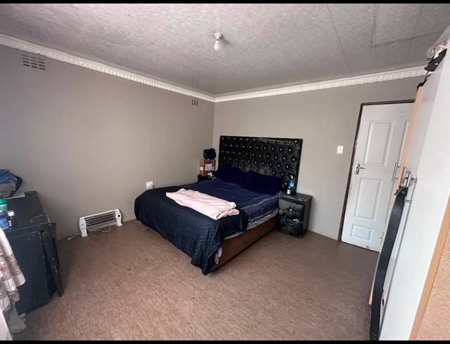2 BEDROOM FREEHOLD FOR SALE IN SCENERY PARK